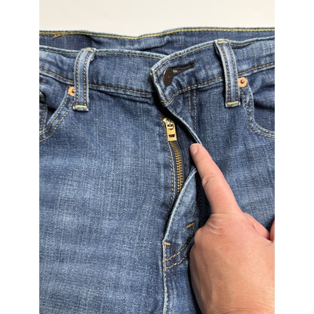 Levi's 505 Mens Size 32x30 Straight Leg Medium Wash Denim Blue Jeans Cotton Flaw - Picture 3 of 16